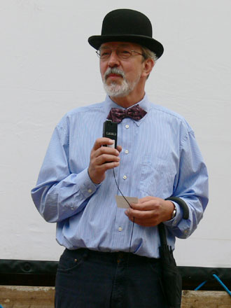 Peter Schade-Didschies beim Freiluftkino 2009 im Kinomuseum Vollbüttel