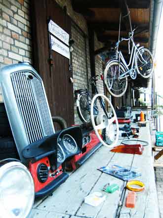 Felges Fahrradwerkstatt beim Freiluftkino 2010 im Kinomuseum Vollbüttel