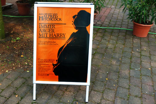Filmplakat "Immer Ärger mit Harry" beim Freiluftkino 2014 im Kinomuseum Vollbüttel