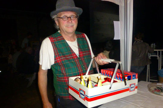 Eisverkäufer beim Freiluftkino 2014 im Kinomuseum Vollbüttel